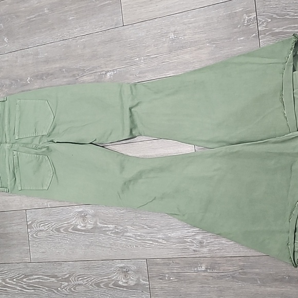 Green SNEAK PEEK WOMEN'S HIGH RISE DISTRESSED FLARE JEANS, size 5 - Picture 3 of 6